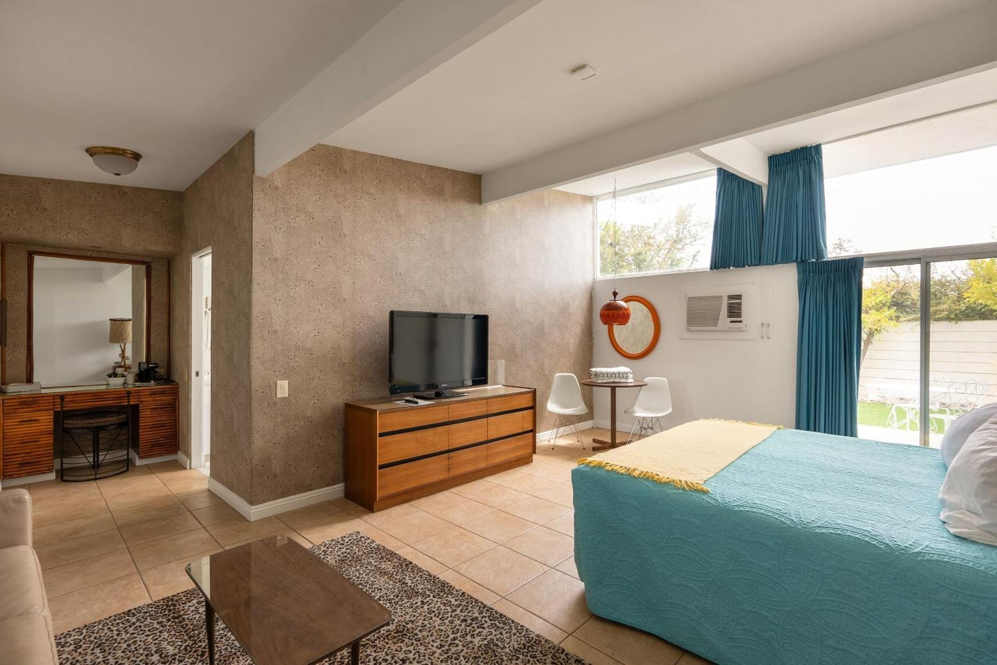 The Monkey Tree Hotel Buyout By Avantstay Entire Hotel Buyout Funky Rooms W Modern Amenities Palm Springs Exterior photo